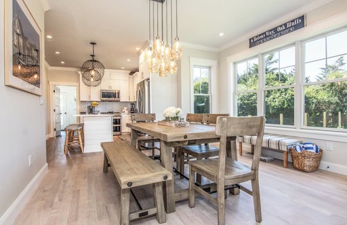 Oak Bluffs House | EXQUISITE MARTHA'S VINEYARD HOME, HEATED POOL, 10 MIN WALK TO OAK BLUFFS FERRY
