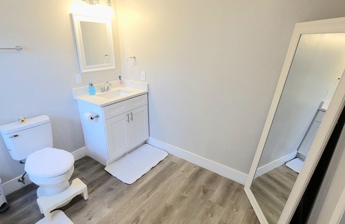 Lakeland Apartment | Charming 1 bed suite with AC and WiFi in Lakeland