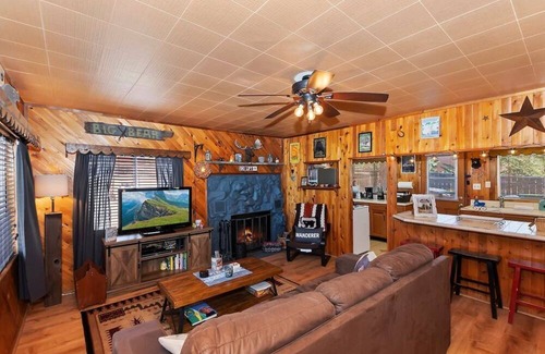Upper Moonridge Cabin | Los Osos Cabin w/Private Spa and large Deck.