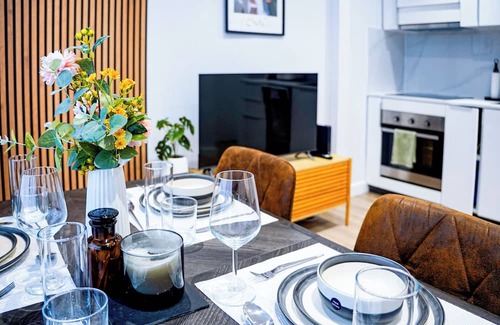 Higham Hill Apartment | Cosy Flat near Central London-Ideal for weekend breaks, long stays and commuters