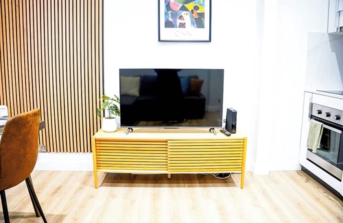 Higham Hill Apartment | Cosy Flat near Central London-Ideal for weekend breaks, long stays and commuters