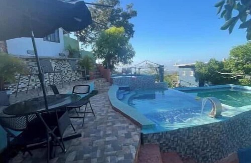 Saint Andrew House | Charming 2-bedroom townhome in welcoming Kingston with WiFi