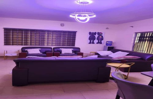 Ikeja Apartment | Ikeja Upscale 3-bedroom off Allen Street: 10 Minutes To International Airport