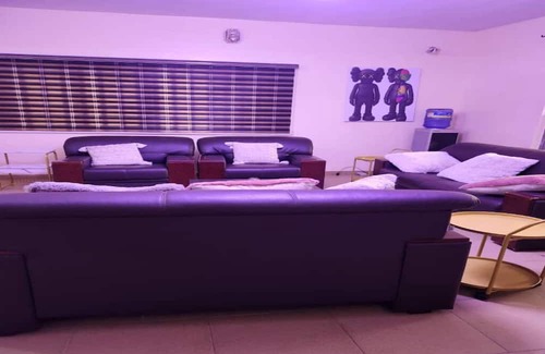 Ikeja Apartment | Ikeja Upscale 3-bedroom off Allen Street: 10 Minutes To International Airport