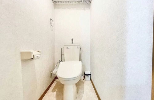 Hyakunincho Apartment | Takadanobaba 301, centrally located in Shinjuku-ku.