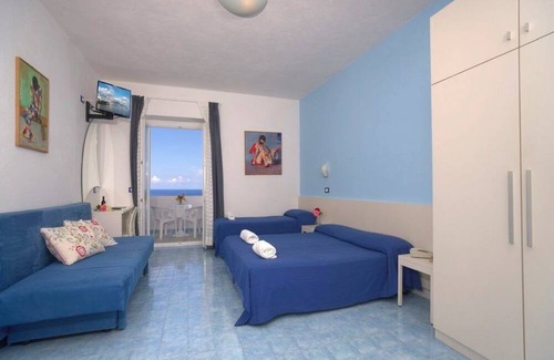 Forio Bed & Breakfast | Bachelorette party with a 360-degree panoramic toast (up to 40 people).