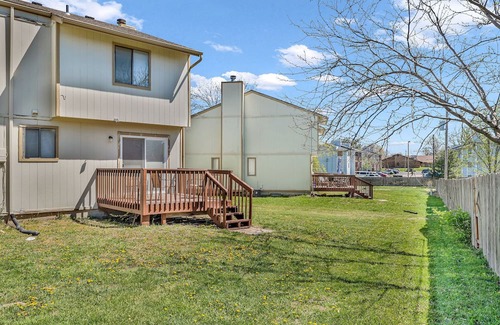 Southwest Topeka House | Spacious townhome - 2-bedrooms with King Beds in quite cul-de-sac - sleeps 6