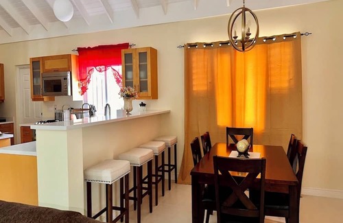 Bamboo Villa | 3-bedroom villa in awesome Richmond Estate with AC, WiFi