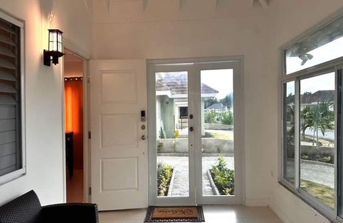 Bamboo Villa | 3-bedroom villa in awesome Richmond Estate with AC, WiFi