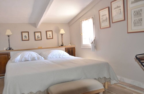 Gordes Other | Charming farmhouse in the garrigue at Gordes.