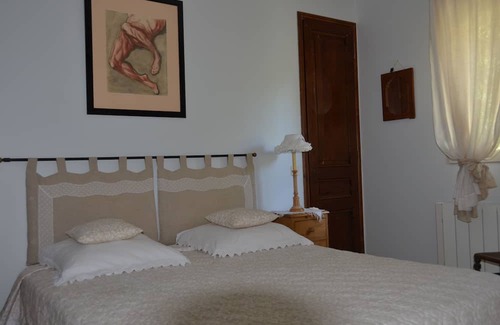 Gordes Other | Charming farmhouse in the garrigue at Gordes.