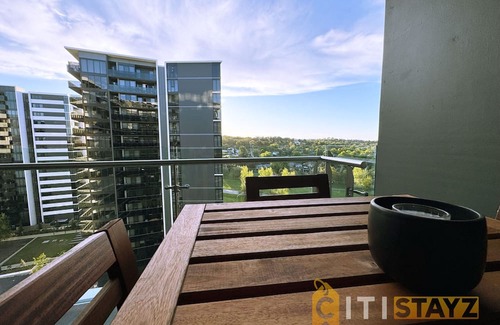 Phillip Apartment | Pretty in Phillip - 2bd 2bth Apt