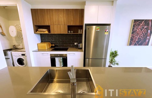 Phillip Apartment | Pretty in Phillip - 2bd 2bth Apt