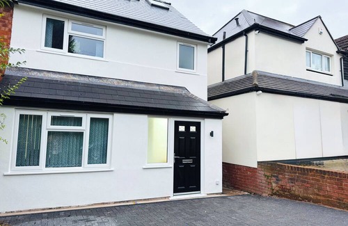 Quinton House | Stylish Stay In Birmingham