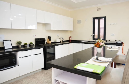 Cathedral Hill Apartment | F4 - Pool, Inverter, Gym, Pavilion, Wifi, Perfect for Kids - Ibex Meanwood!