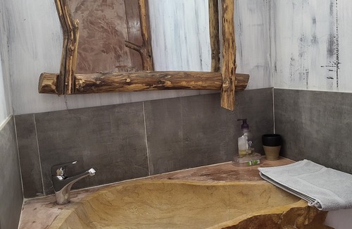 Vagnas Bed & Breakfast | Chambre BAMBOU with terrace, private entrance, swimming pool and parking lot