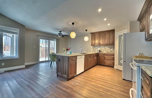 Grand Bend House | Walk to Grand Bend Main Beach | Sleeps 8 | Family Friendly | Heart of Grand Bend