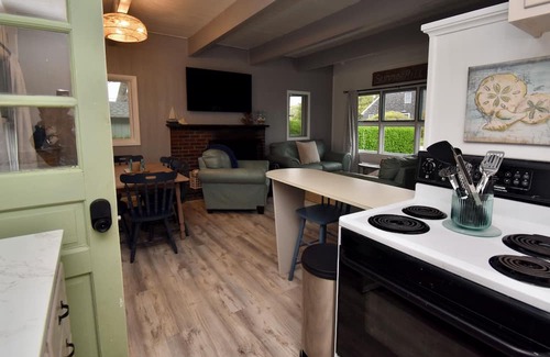 Misquamicut House | Misquamicut Fire District | Walking Distance to your beach access!
