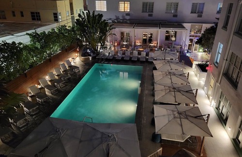 Flamingo/Lummus House | Bright King Room with Pool Access in South Beach