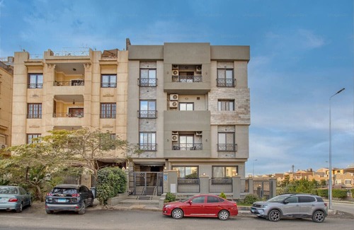 New Cairo Apartment | Compact Twin Bed Studio with City Views and Full Amenities, Near AUC