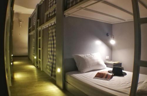 Maha Phruttharam Hostel | Fun Cafe & Hostel Bangkok