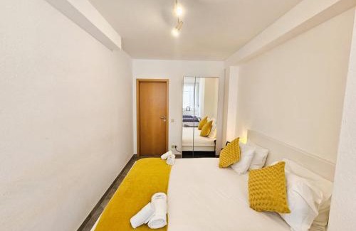 Cents Apartment | Relaxing Getaway with Outdoor spaces