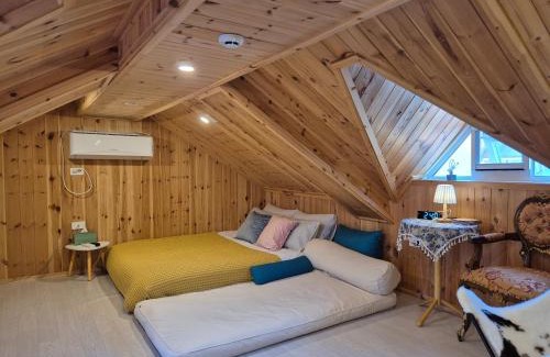 Sokcho Villa | 산아래