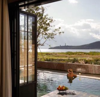 Dali Town Hotel | 大理空山语 风眠艺术海景酒店 Dali Kongshanyu Art Seaview Hotel