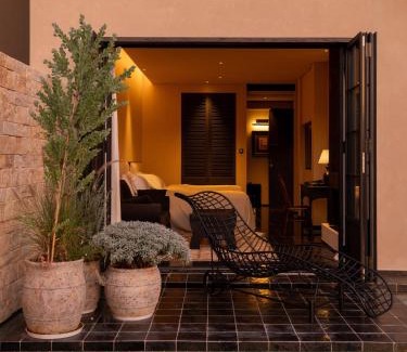 Dali Town Hotel | 大理空山语 风眠艺术海景酒店 Dali Kongshanyu Art Seaview Hotel