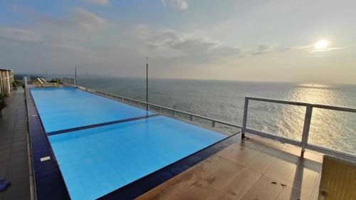 Uswetakeiyawa Apartment | Oceanview Apartment in Wattala, Gorgeous sunset view of the West coast