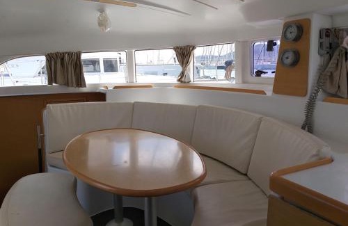 Tartane Boat Rental | Catamaran Daisy Temple