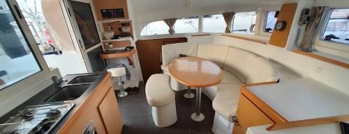 Tartane Boat Rental | Catamaran Daisy Temple