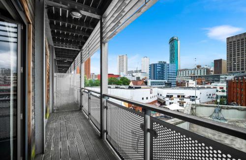 Theatreland Birmingham Apartment | Stylish City Centre Apartment - Secure Parking - Balcony - Arcadian - Chinatown - 43A