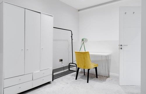 Preston Apartment | The calm apartment with 2 ensuite bedrooms.