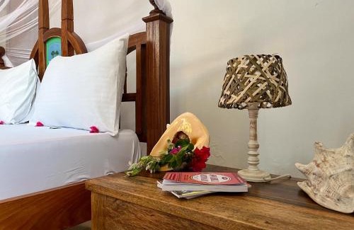 Jambiani Bed & Breakfast | Tropical Yellow Beach Nest