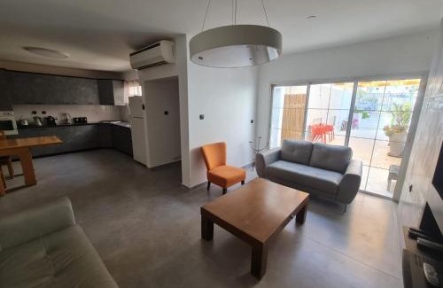 Eilat Villa | Renovated Villa Royal Comfort with Jacuzzi and BBQ