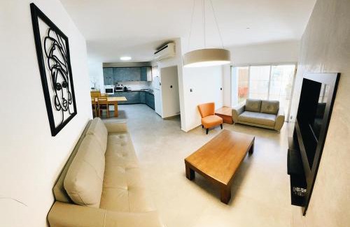 Eilat Villa | Renovated Villa Royal Comfort with Jacuzzi and BBQ
