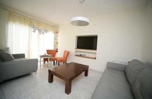 Eilat Villa | Renovated Villa Royal Comfort with Jacuzzi and BBQ