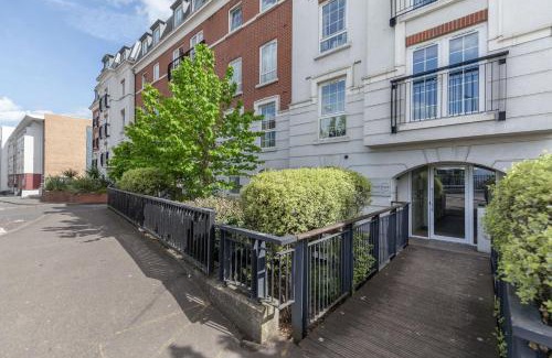 Epsom Apartment | Roomspace Serviced Apartments - Central Walk