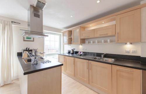 Epsom Apartment | Roomspace Serviced Apartments - Central Walk
