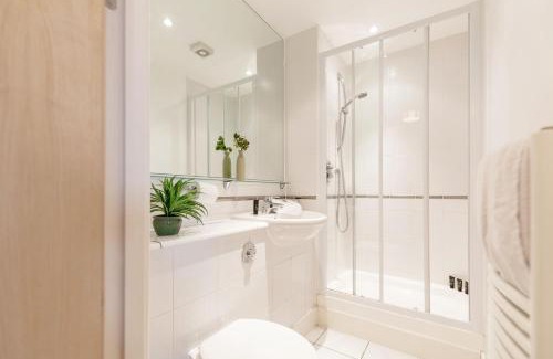 Epsom Apartment | Roomspace Serviced Apartments - Central Walk