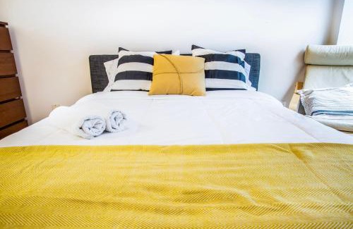 King West Village Apartment | Downtown Executive Suite