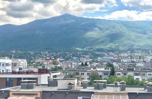 rayon Triaditsa Apartment | Stunning Apartment with Mountain View in Sofia