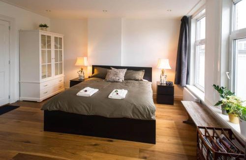 Da Costabuurt Apartment | Stunning Amsterdam Center 4 Bedroom, 3 Bathroom Apartment w/ Terrace & Balconies, Sleeps 6, Ref. AMS