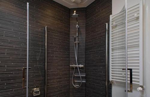 Da Costabuurt Apartment | Stunning Amsterdam Center 4 Bedroom, 3 Bathroom Apartment w/ Terrace & Balconies, Sleeps 6, Ref. AMS