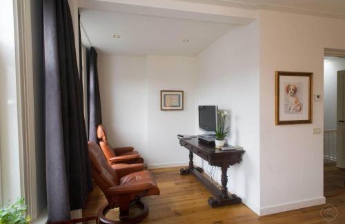 Da Costabuurt Apartment | Stunning Amsterdam Center 4 Bedroom, 3 Bathroom Apartment w/ Terrace & Balconies, Sleeps 6, Ref. AMS