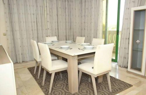 Al Duqqi Apartment | شقه 9