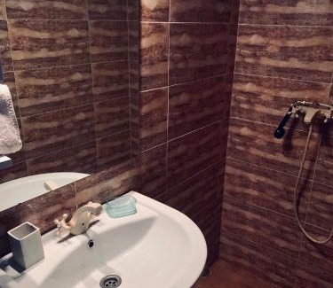 Immouzer House | VILLA 4 CHAMBRES ll Vue Sur Montagne ll Ifrane Imouzzer