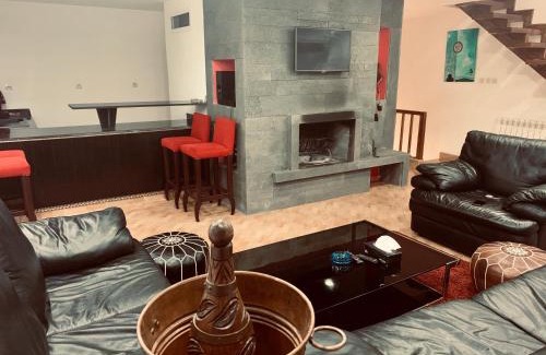 Immouzer House | VILLA 4 CHAMBRES ll Vue Sur Montagne ll Ifrane Imouzzer