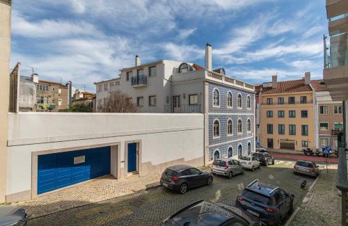 Lisbon Old Town Apartment | LovelyStay - The Blue Pool House